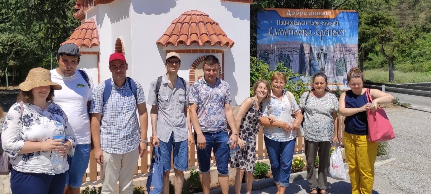 ЗА НАС